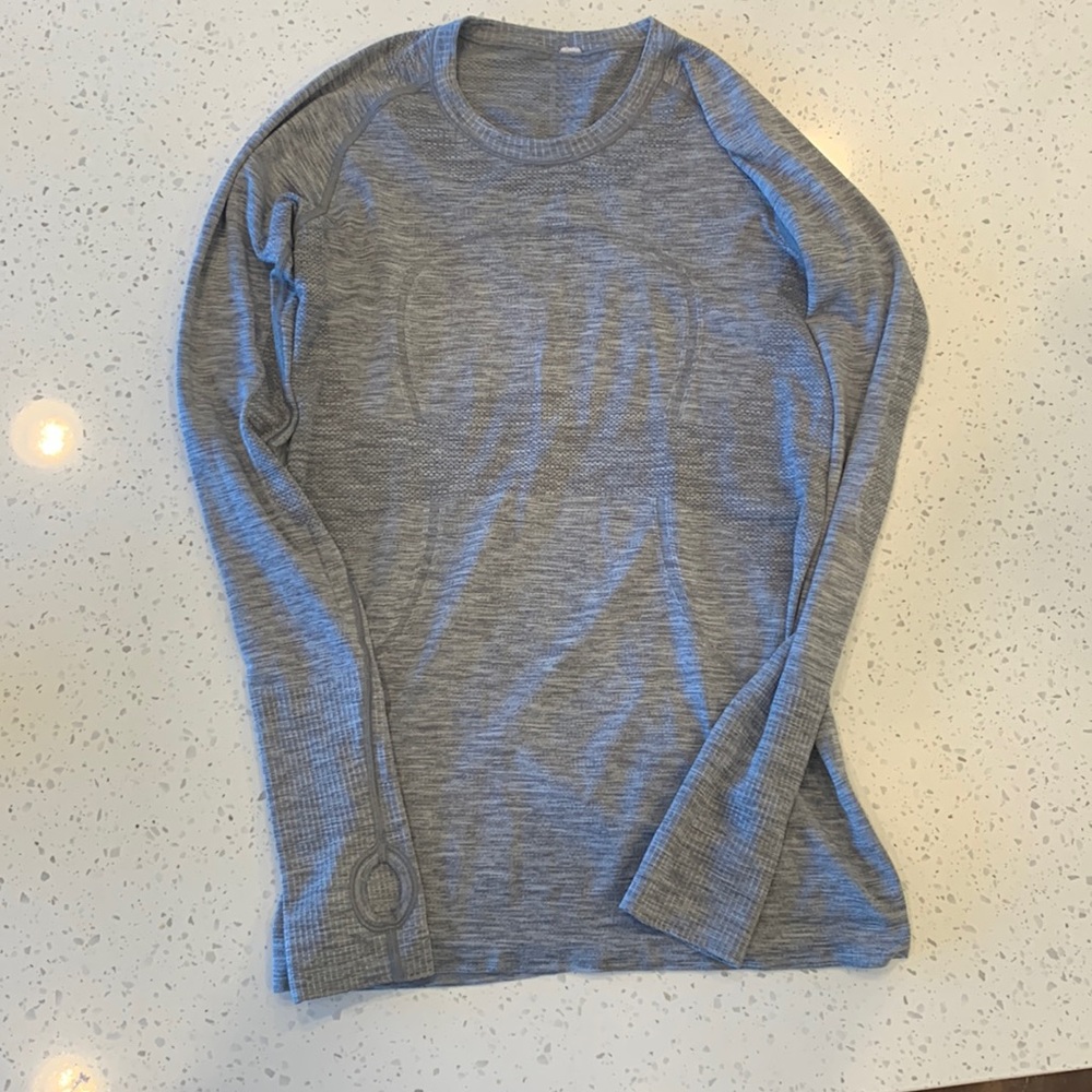 gray long sleeve swiftly!